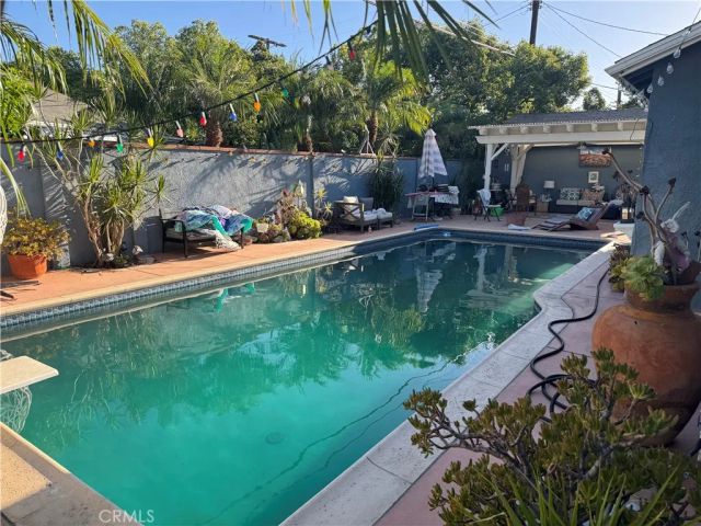 17212 Strathern, Los Angeles, CA 91406