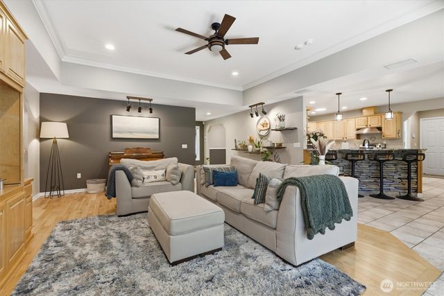 13732 217th Avenue SE, Issaquah, WA 98027