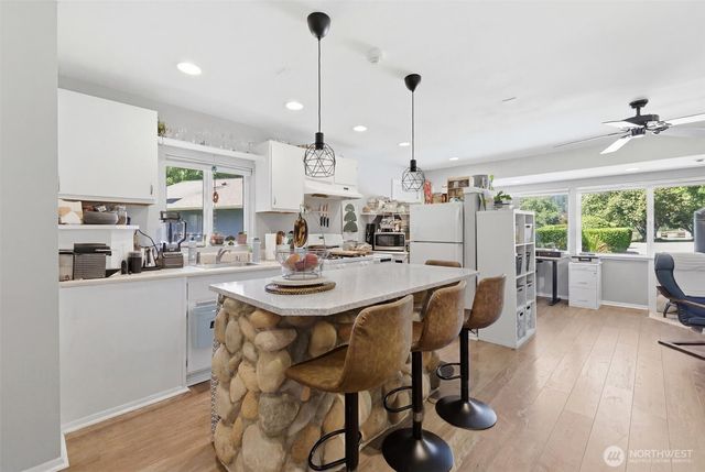 13732 217th Avenue SE, Issaquah, WA 98027