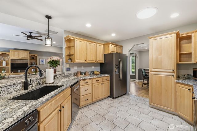 13732 217th Avenue SE, Issaquah, WA 98027