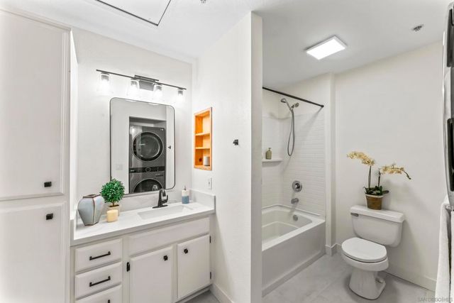 18752 Caminito Cantilena 166, San Diego, CA 92128