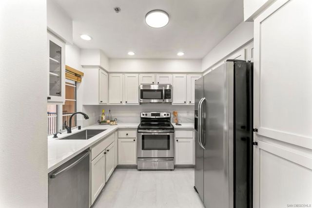 18752 Caminito Cantilena 166, San Diego, CA 92128