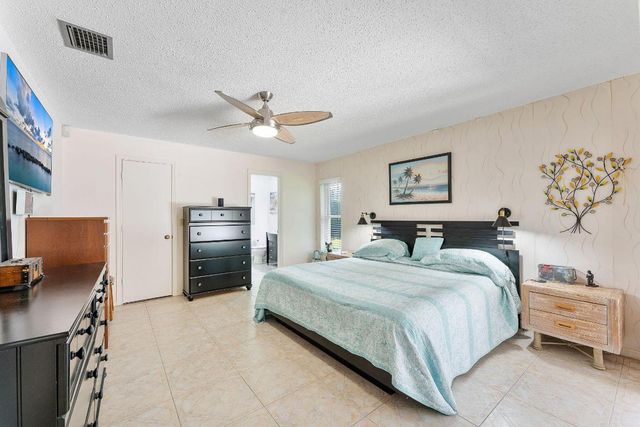 6206 Springdale Way, Delray Beach, FL 33445