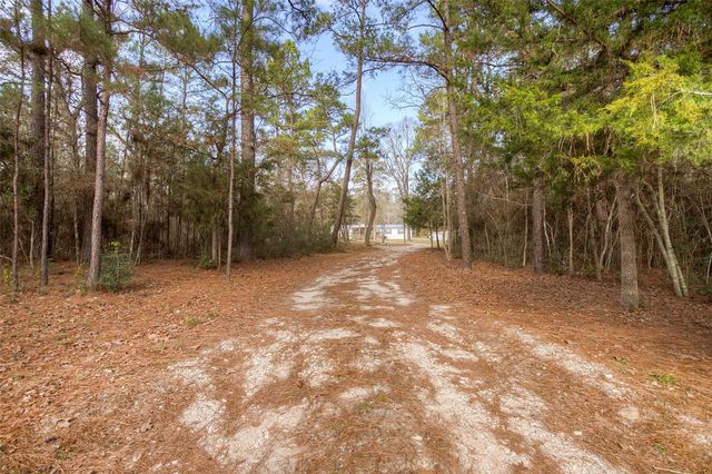 694 Fm 2296, Huntsville, TX 77340