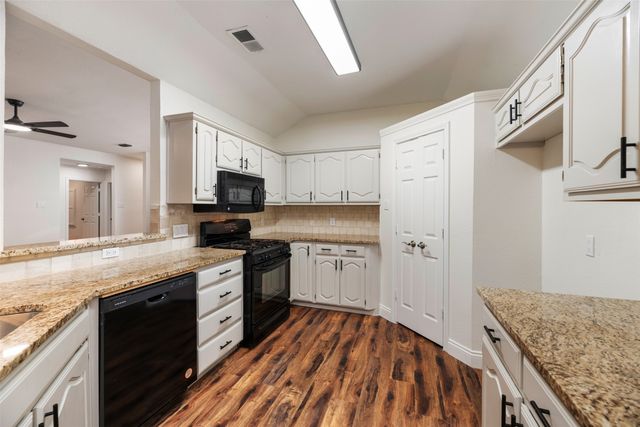 215 Barbara Way, Red Oak, TX 75154