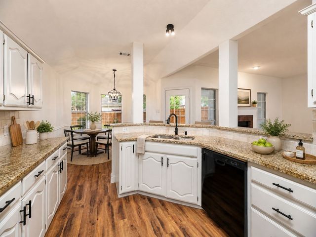 215 Barbara Way, Red Oak, TX 75154