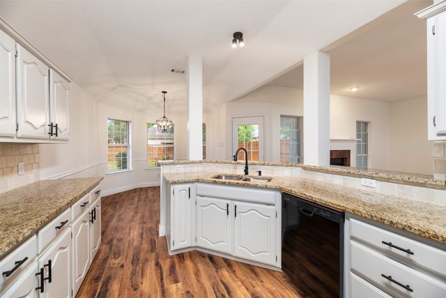 215 Barbara Way, Red Oak, TX 75154