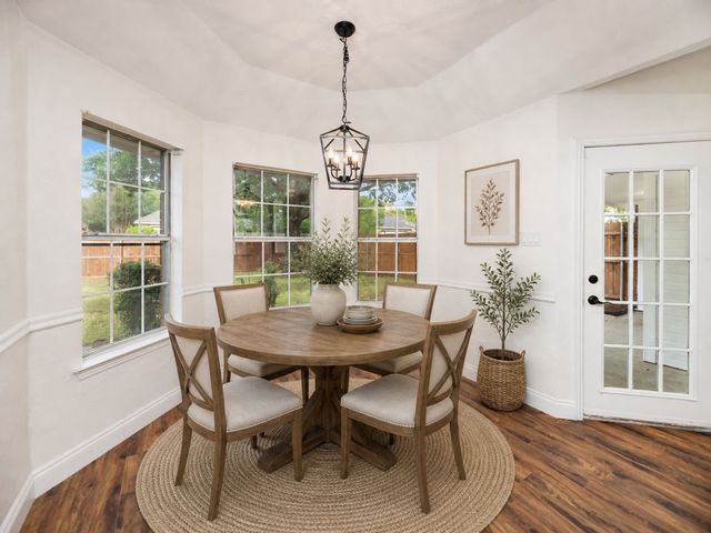 215 Barbara Way, Red Oak, TX 75154
