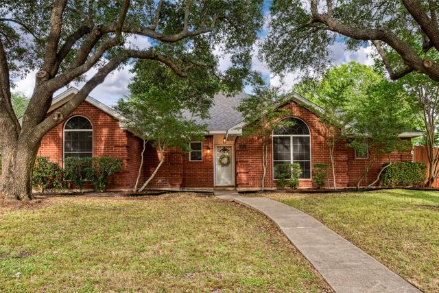 215 Barbara Way, Red Oak, TX 75154