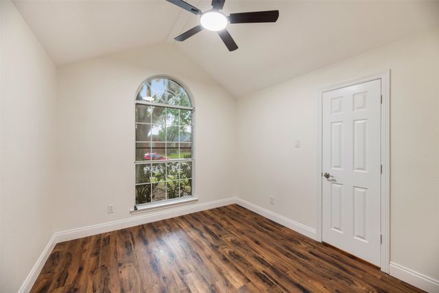 215 Barbara Way, Red Oak, TX 75154