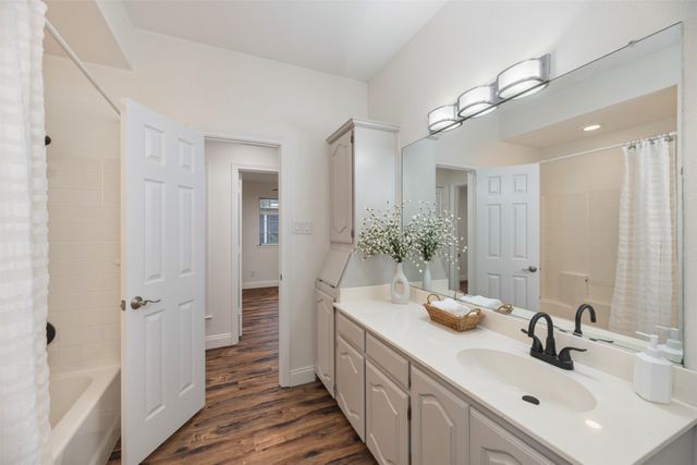 215 Barbara Way, Red Oak, TX 75154