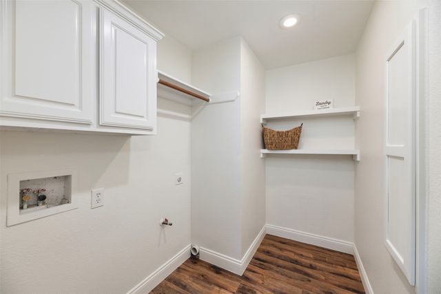 215 Barbara Way, Red Oak, TX 75154