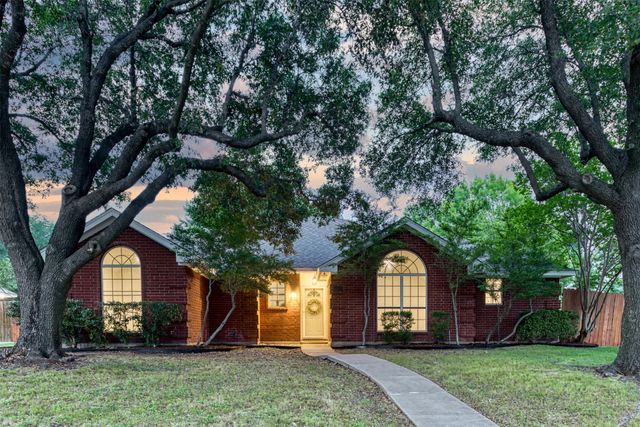 215 Barbara Way, Red Oak, TX 75154