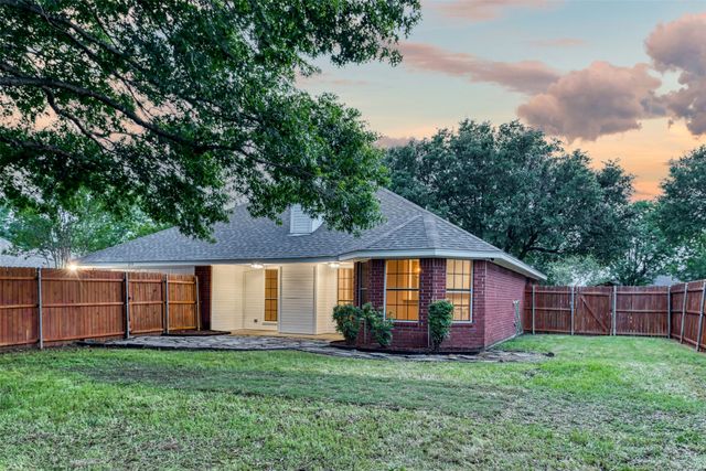 215 Barbara Way, Red Oak, TX 75154