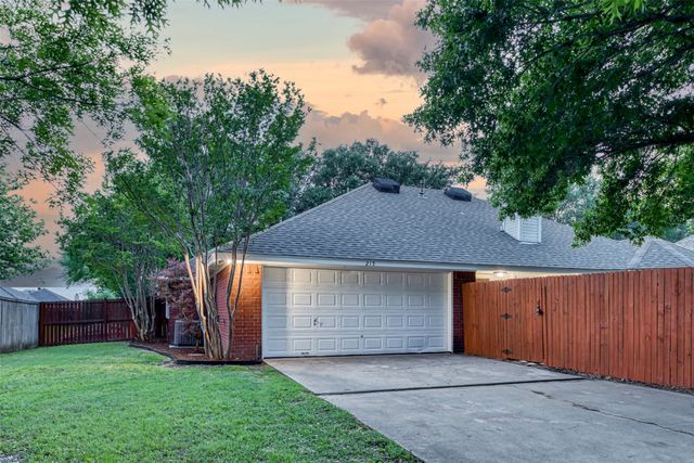 215 Barbara Way, Red Oak, TX 75154