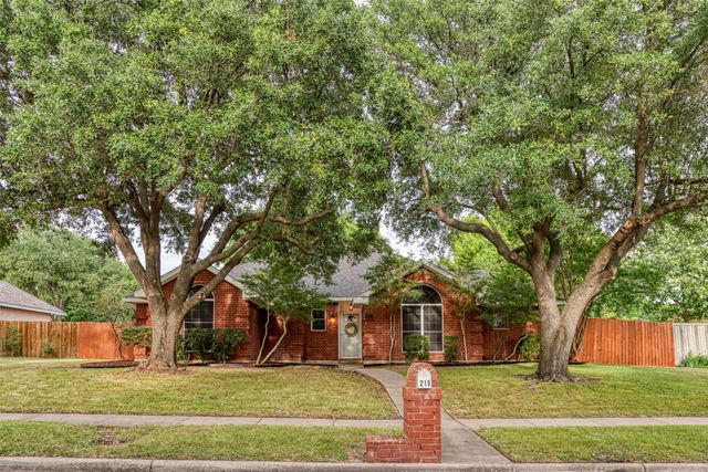 215 Barbara Way, Red Oak, TX 75154