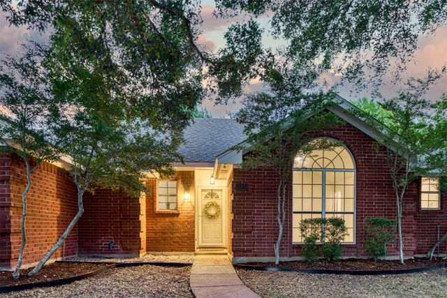 215 Barbara Way, Red Oak, TX 75154