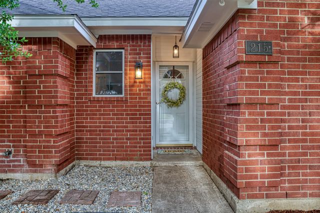 215 Barbara Way, Red Oak, TX 75154