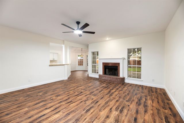 215 Barbara Way, Red Oak, TX 75154