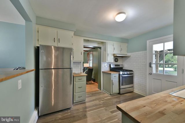 24 RAILROAD AVE, Ewing, NJ 08628