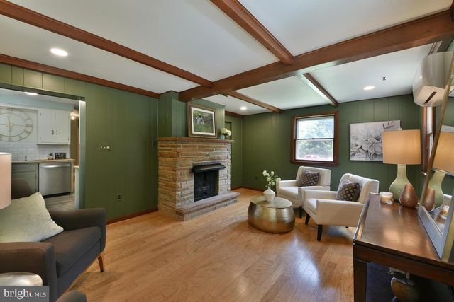 24 RAILROAD AVE, Ewing, NJ 08628