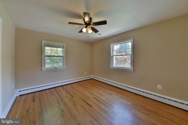 24 RAILROAD AVE, Ewing, NJ 08628