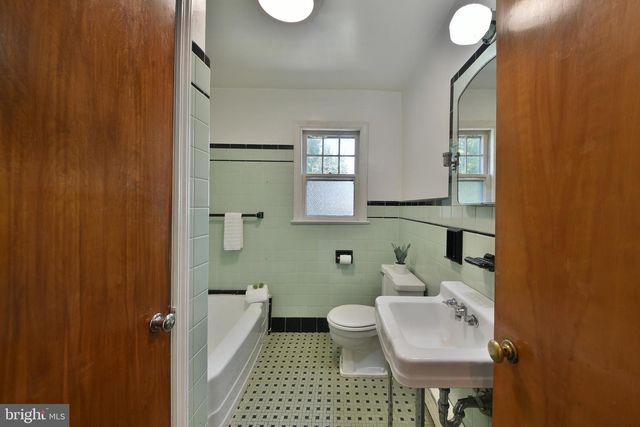 24 RAILROAD AVE, Ewing, NJ 08628