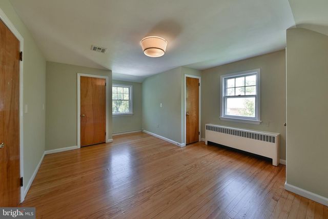 24 RAILROAD AVE, Ewing, NJ 08628
