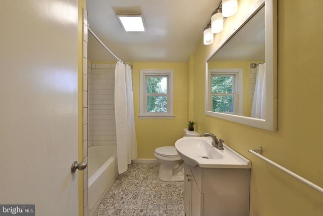 24 RAILROAD AVE, Ewing, NJ 08628