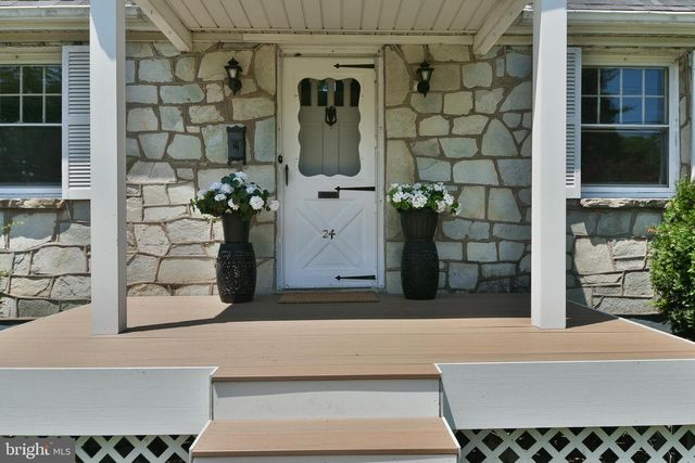 24 RAILROAD AVE, Ewing, NJ 08628