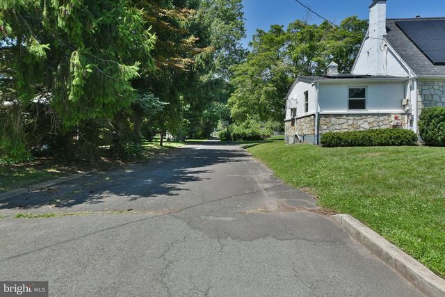 24 RAILROAD AVE, Ewing, NJ 08628