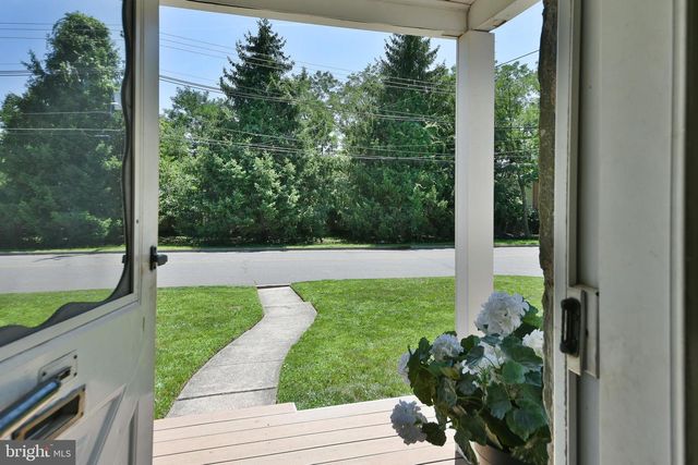 24 RAILROAD AVE, Ewing, NJ 08628