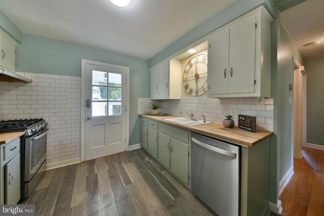 24 RAILROAD AVE, Ewing, NJ 08628