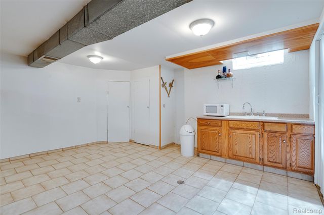 29038 Springstead Street, Gibraltar, MI 48173