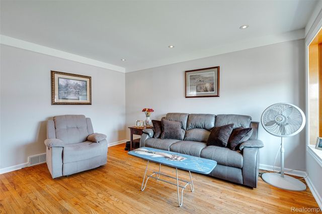 29038 Springstead Street, Gibraltar, MI 48173