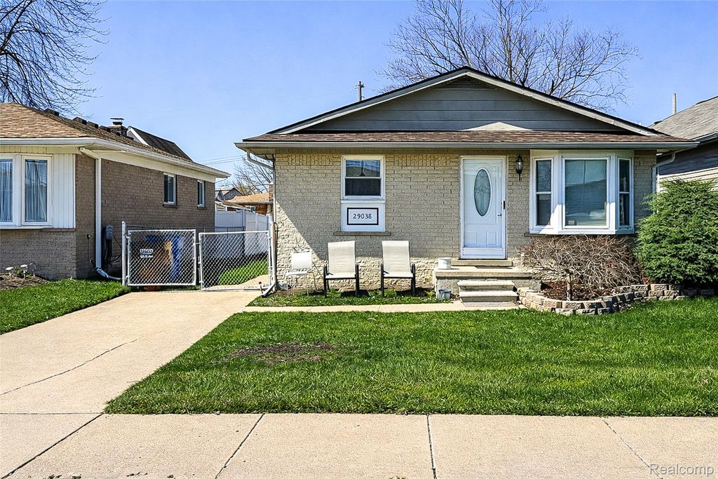 29038 Springstead Street, Gibraltar, MI 48173