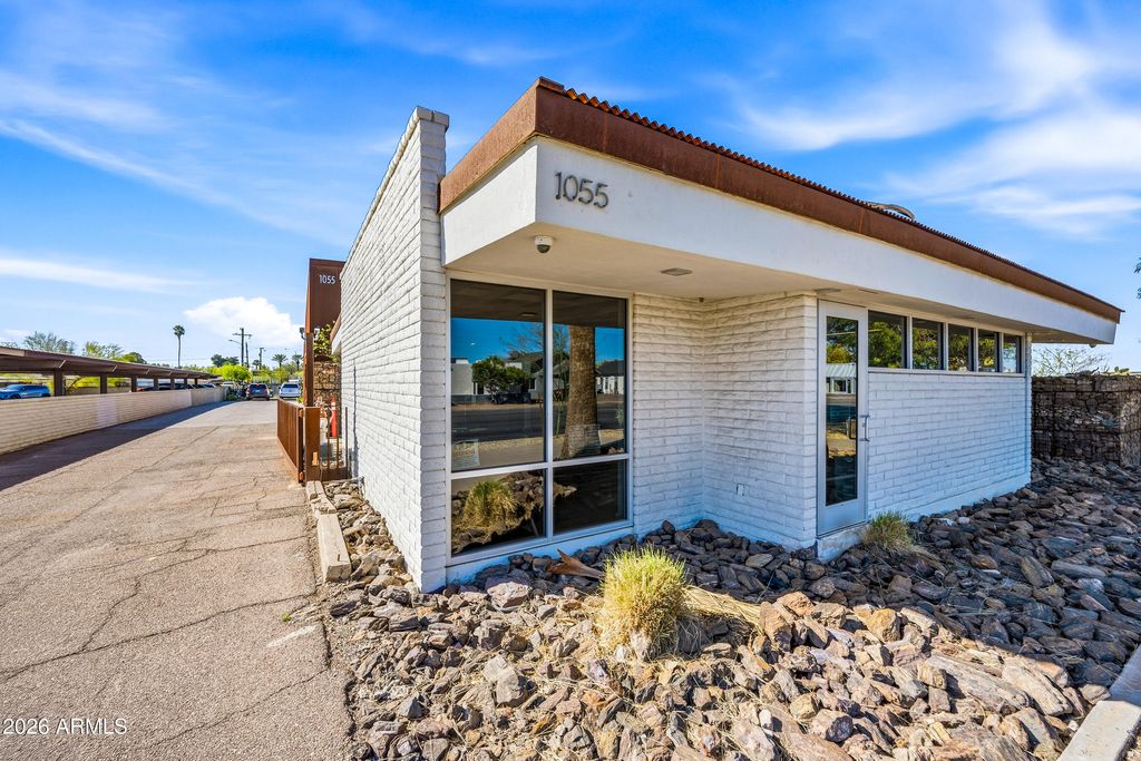 1055 E Indian School Road, Phoenix, AZ 85014 — exterior