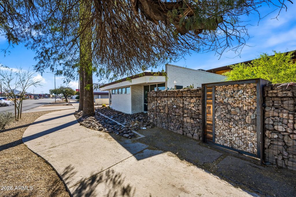 1055 E Indian School Road, Phoenix, AZ 85014 — photo 2