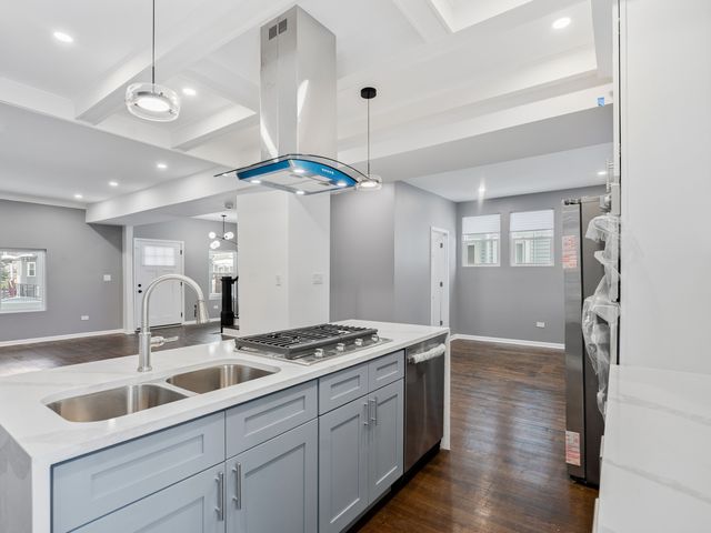 553 N Leamington Avenue, Chicago, IL 60644