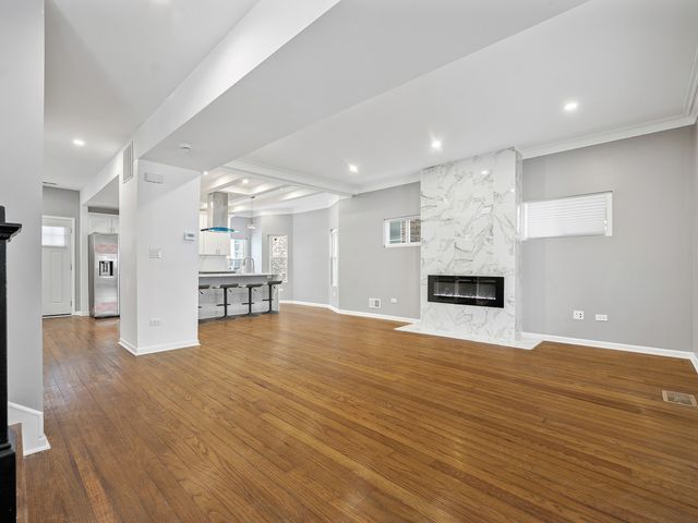 553 N Leamington Avenue, Chicago, IL 60644