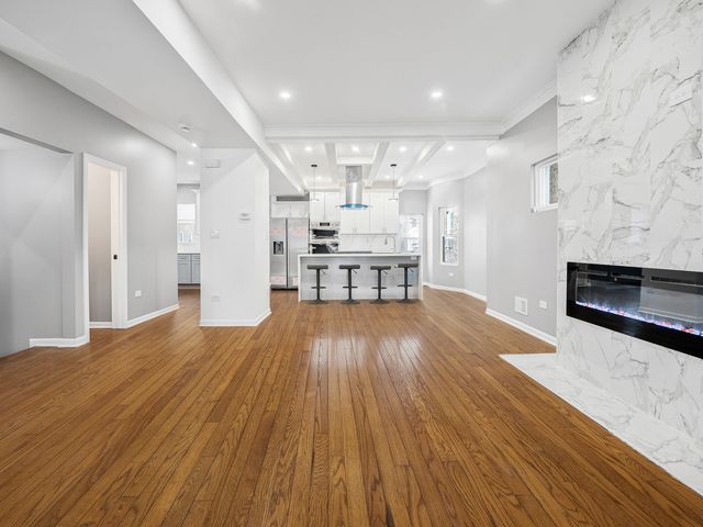 553 N Leamington Avenue, Chicago, IL 60644