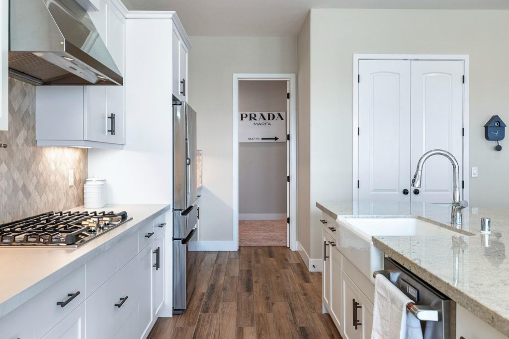 Image 13 of property listing at 944 Horizon Drive, Madera, CA 93636