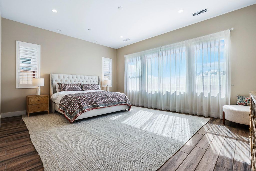 Image 17 of property listing at 944 Horizon Drive, Madera, CA 93636