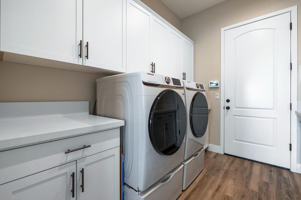 Image 30 of property listing at 944 Horizon Drive, Madera, CA 93636