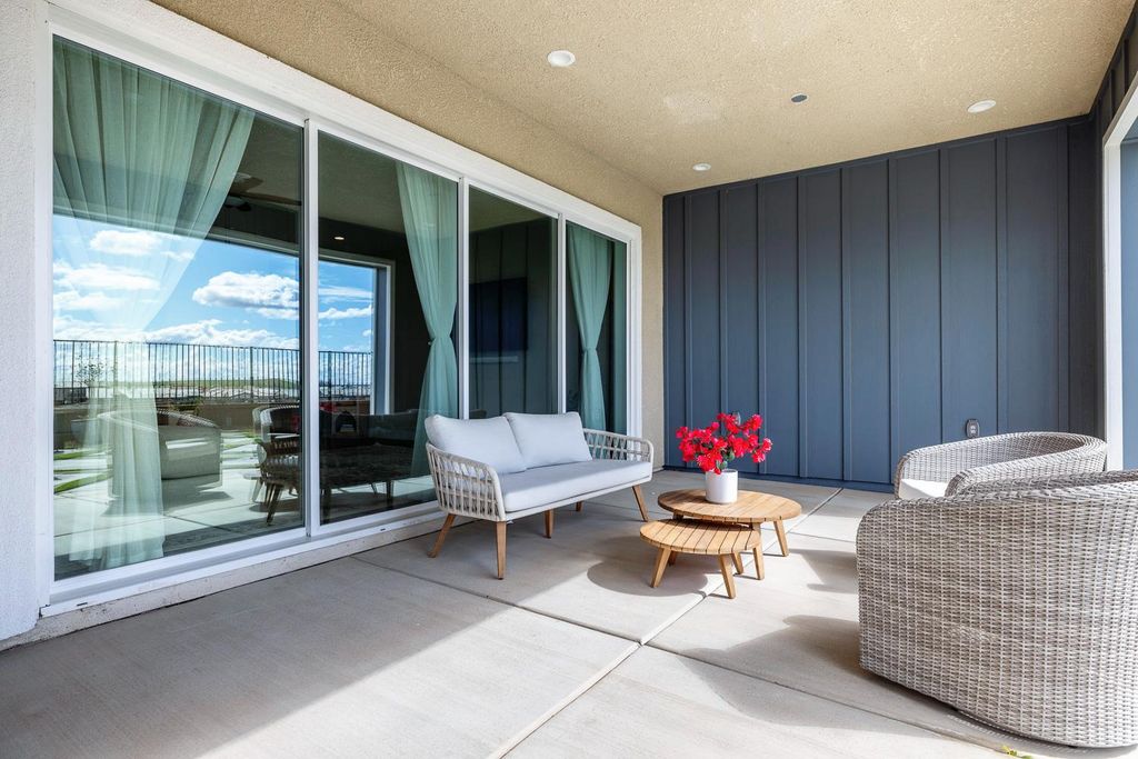 Image 36 of property listing at 944 Horizon Drive, Madera, CA 93636