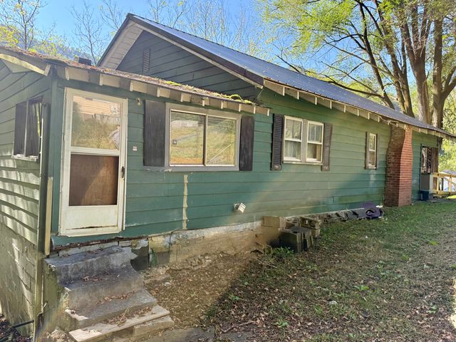 87 Red Wing Road, Wallins, KY 40873