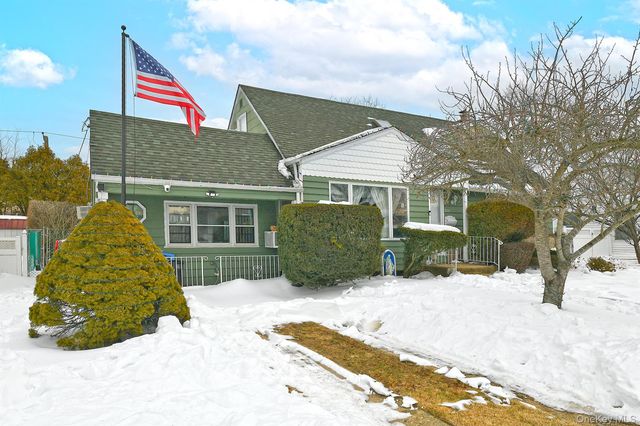 325 Cayuga Avenue, East Meadow, NY 11554