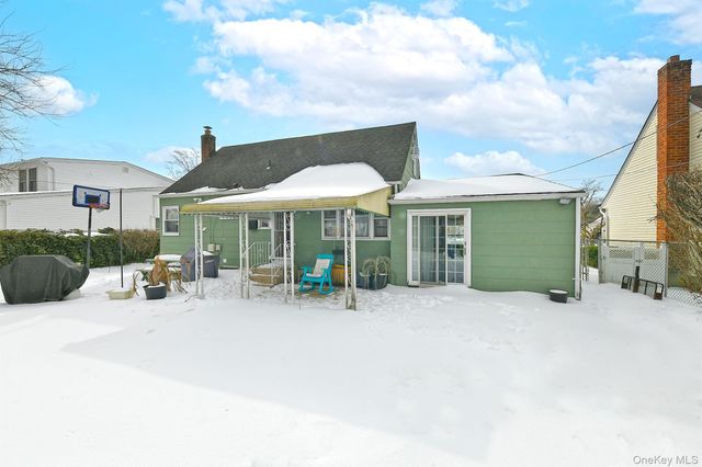 325 Cayuga Avenue, East Meadow, NY 11554