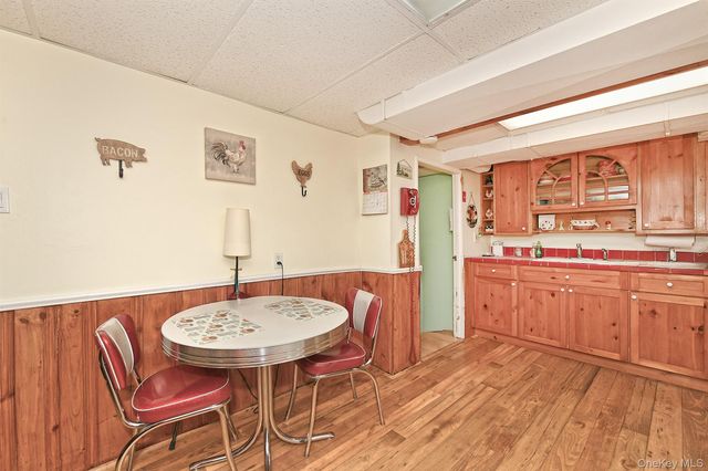 325 Cayuga Avenue, East Meadow, NY 11554