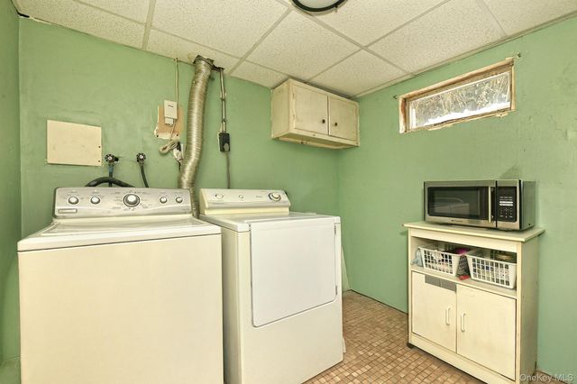 325 Cayuga Avenue, East Meadow, NY 11554